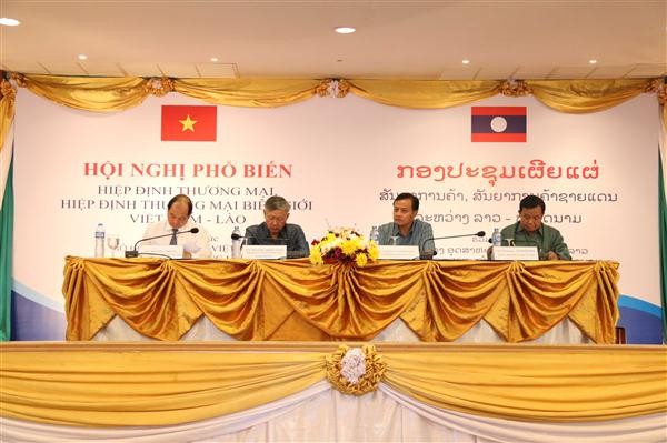 Colloque sur deux nouveaux accords du commerce Vietnam - Laos - ảnh 1